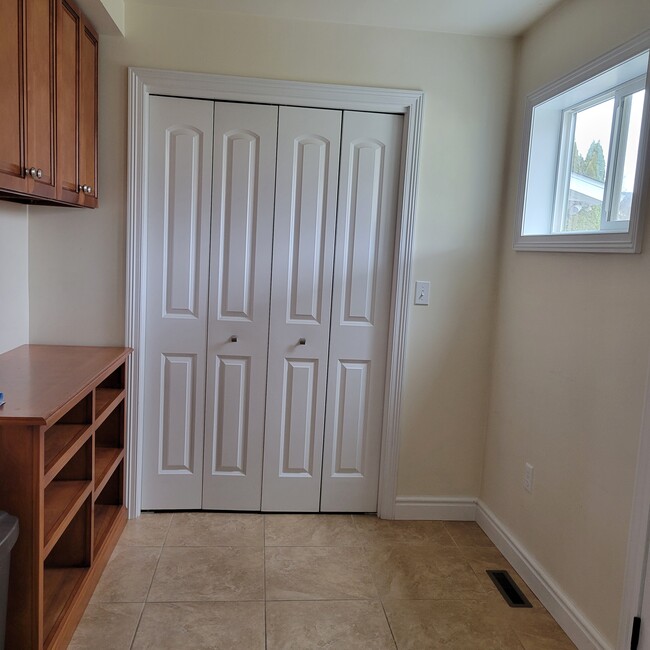 Mudroom - 1516 Thackery St