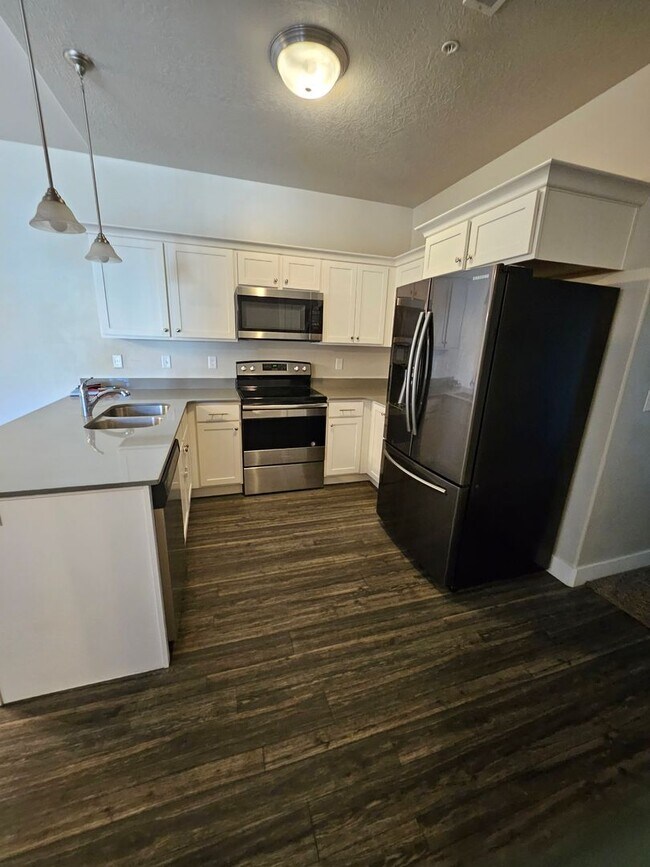 Building Photo - Gillespie