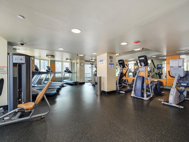 Building Photo - 345 N La Salle Dr