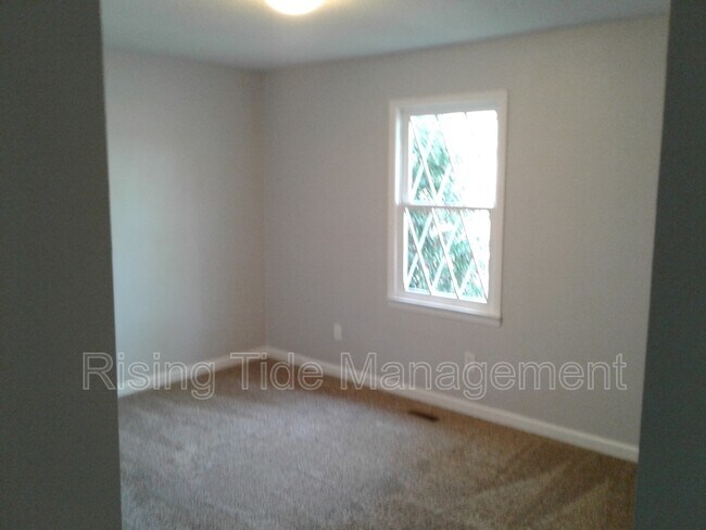 Building Photo - 1001 Christopher Dr