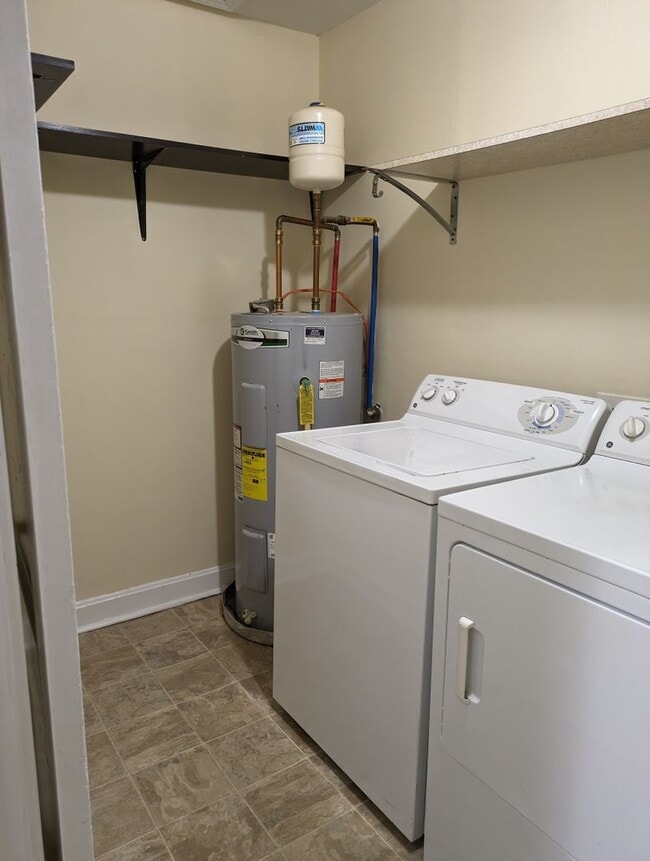 Building Photo - Great 2 Bedroom Home For Rent Near The Library!