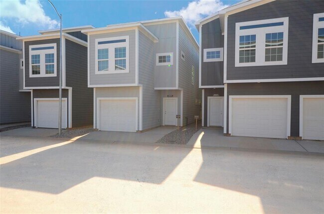 Building Photo - 18825 Luminescent Ln
