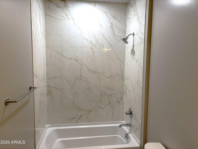 Building Photo - 1021 E Pasadena Ave