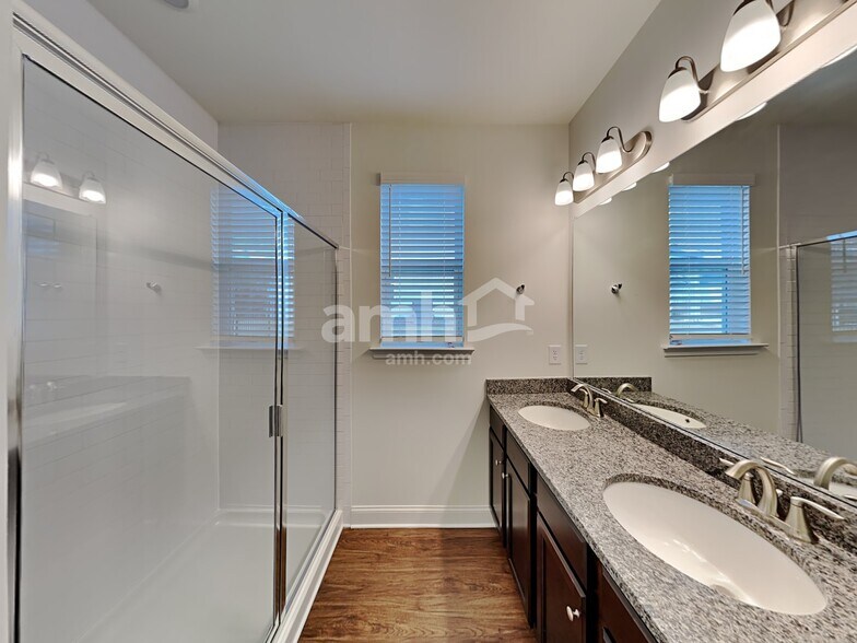 Building Photo - 516 Slew Dr