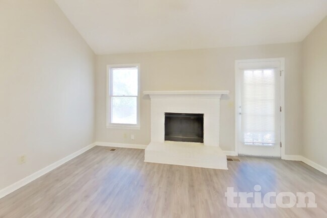 Building Photo - 529 Ferncliffe Rd
