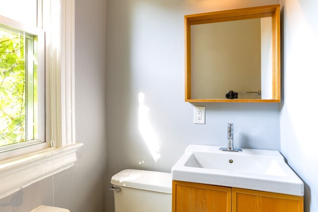Building Photo - Classy Columbia Heights Row Home! 1/2 Off ...