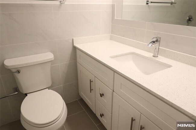 Building Photo - 1600 Center St