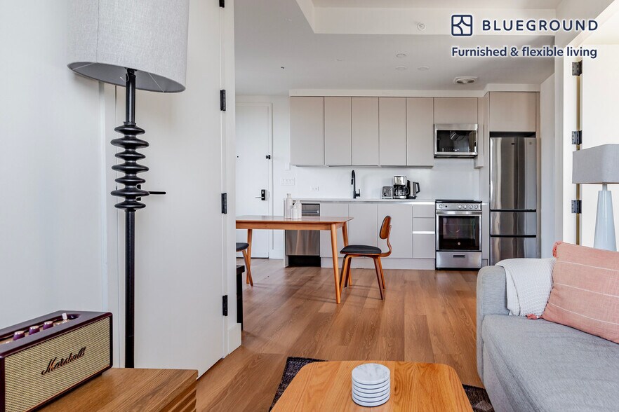 Building Photo - 130 Hope St