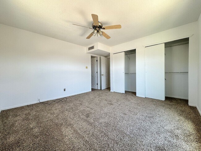 Building Photo - Northeast El Paso 3 Bed Refrig A/C split T...