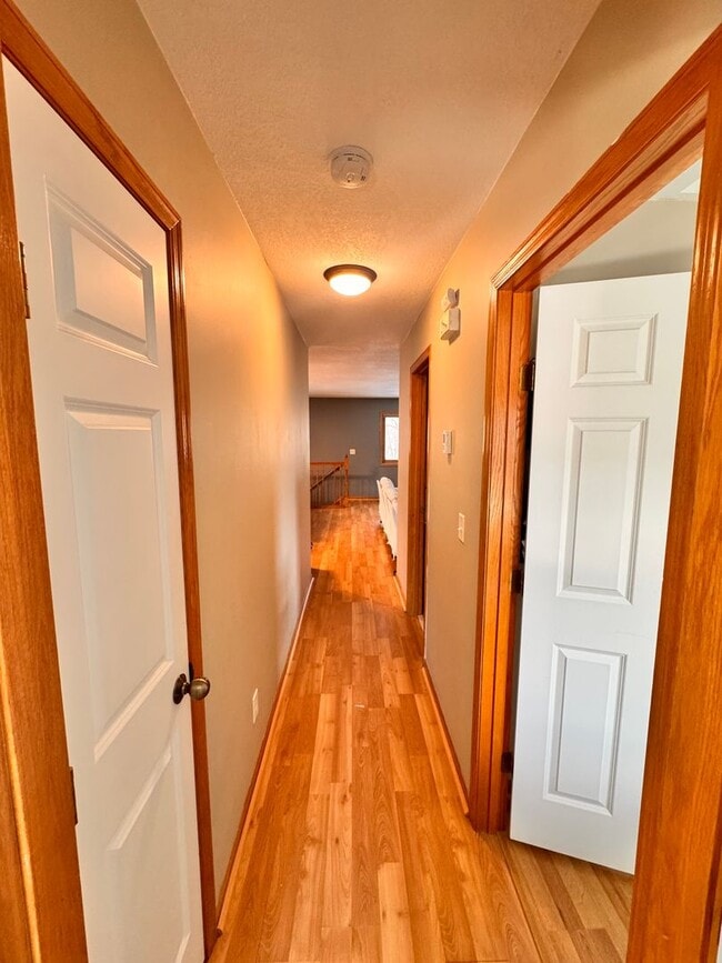 Building Photo - Gorgeous 3 Bedroom, 2 Full Bathroom Townhome in Desirable Location