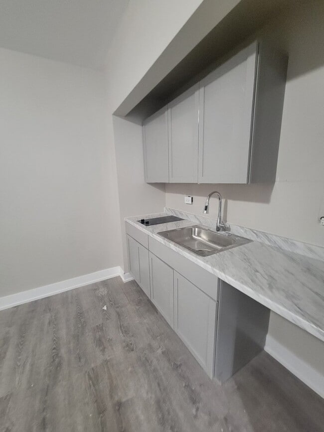 Building Photo - 312 N Central Ave