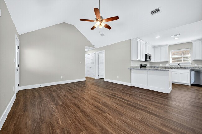 Building Photo - 1016 Ray Dr