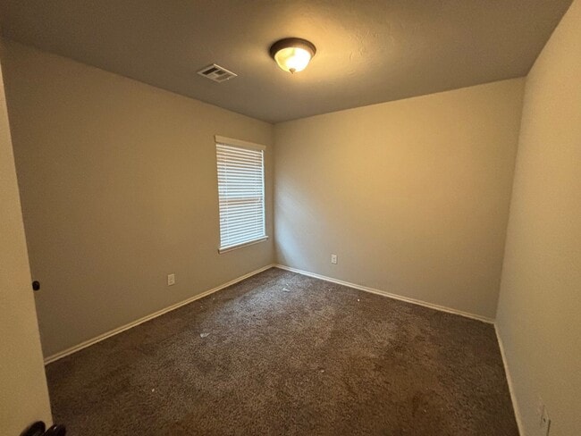 Building Photo - Check out this beautiful home!