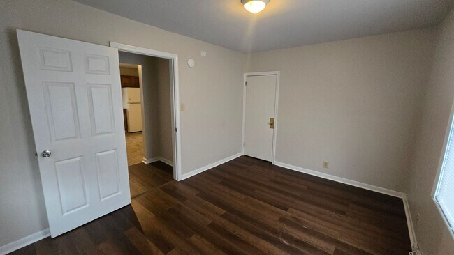 Building Photo - Spacious 4 Bed, 1.5 Bath! ($300 Off Move In Rent! Move in by 1/31!)