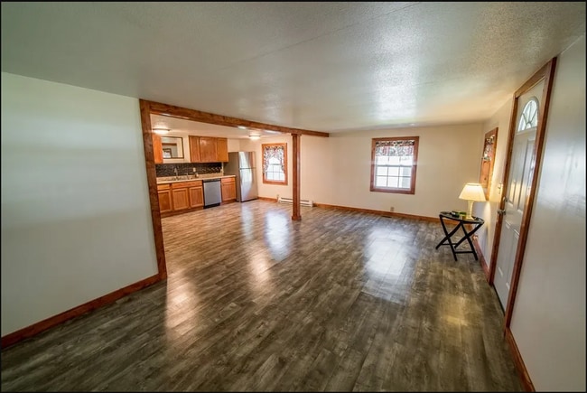 Building Photo - 15 E Birch Dr