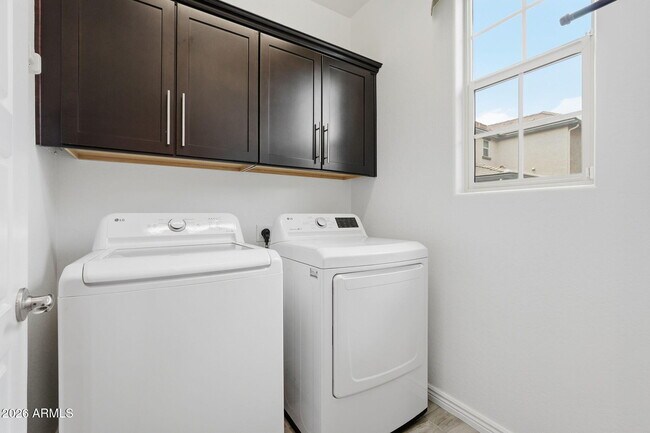 Building Photo - 464 N Ranger Trail