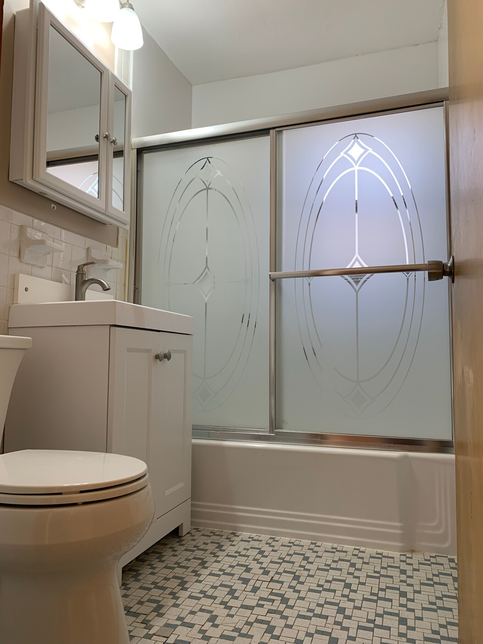 Bathroom - 96 Lionel Ave
