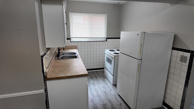 Building Photo - 7100 Eastlawn Dr