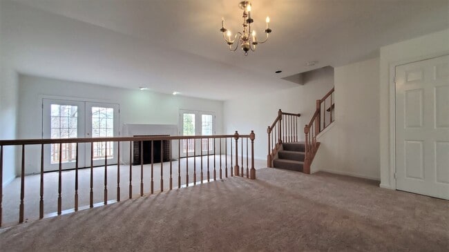 Building Photo - 3 Bedroom, 3.5 Bathroom Townhouse in North...
