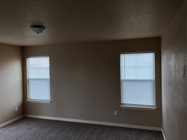 Building Photo - RANCH-STYLE 3BD DUPLEX FEATURING ONE-LEVEL LIVING IN FALCON! - Security Deposit Waiver Available