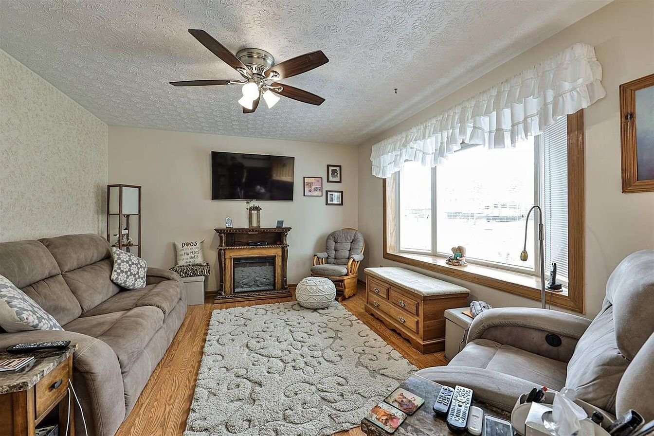 Building Photo - 5938 Fairdale Dr