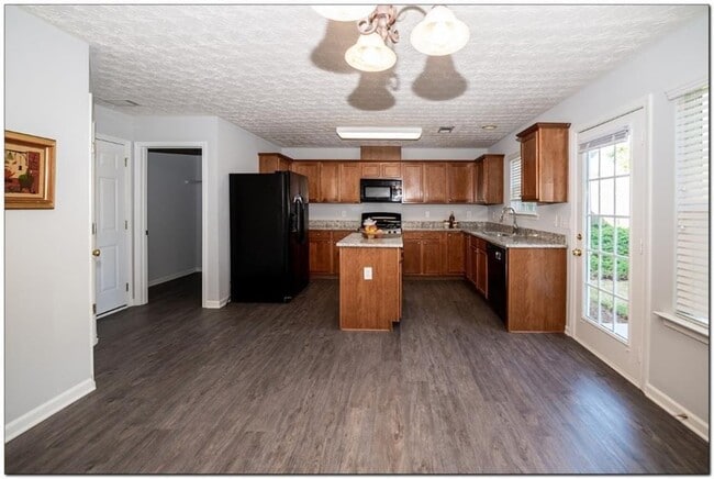 Building Photo - 3832 Roxberry Hill Ln NE