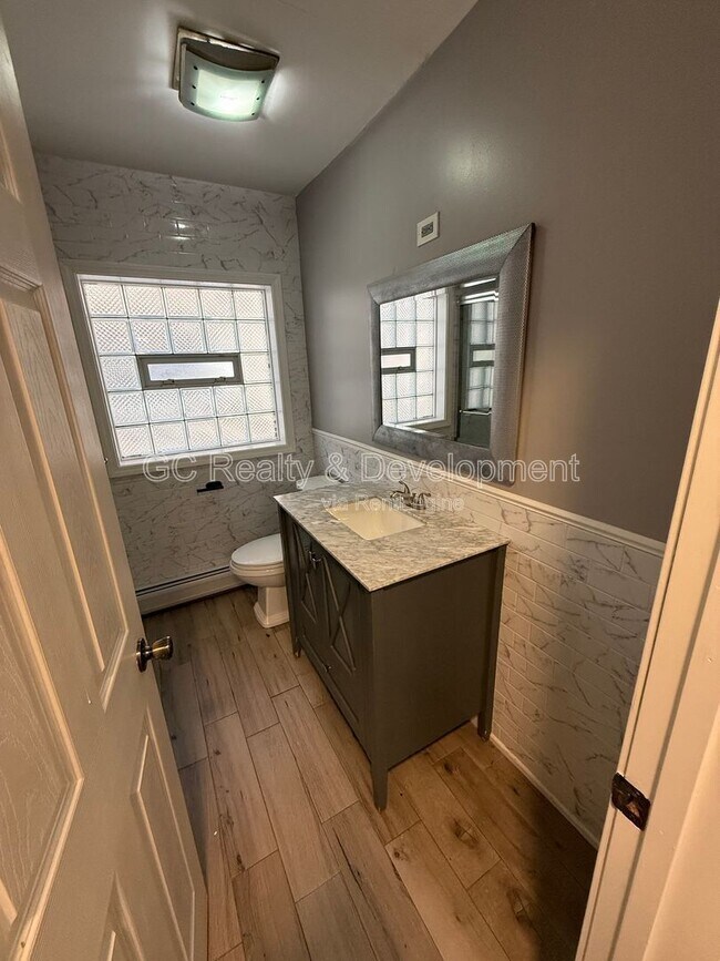 Building Photo - 4644 W 47th St