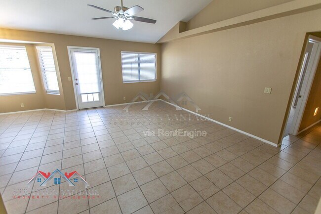 Building Photo - 3950 W Saragosa St