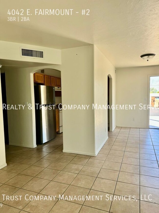 Building Photo - Spacious 3-bedroom unit!