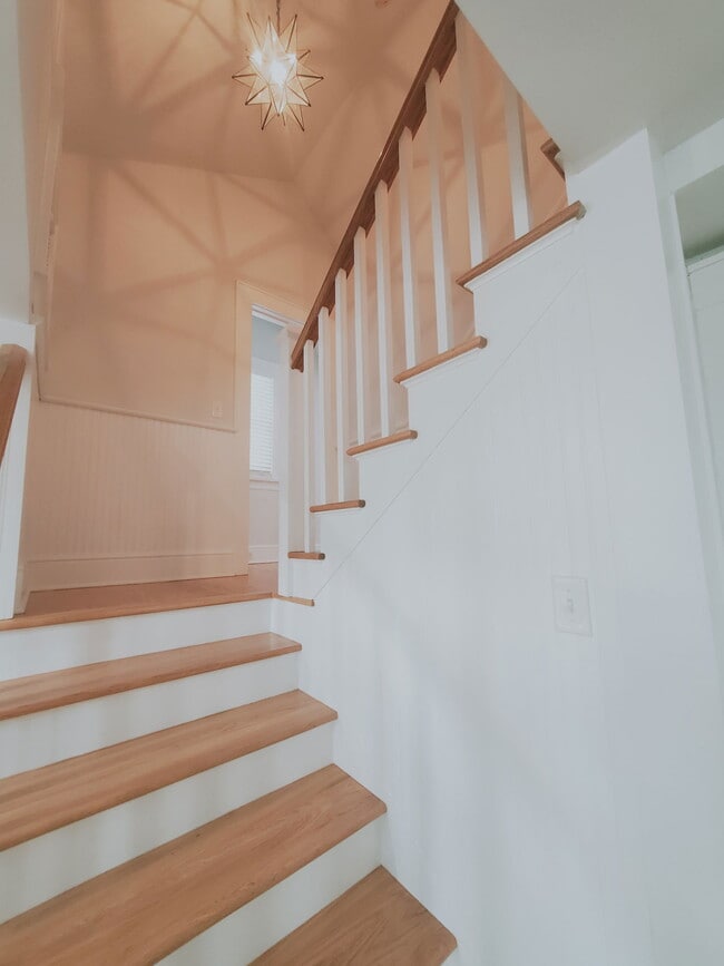 Building Photo - 12 Maplewood Terrace