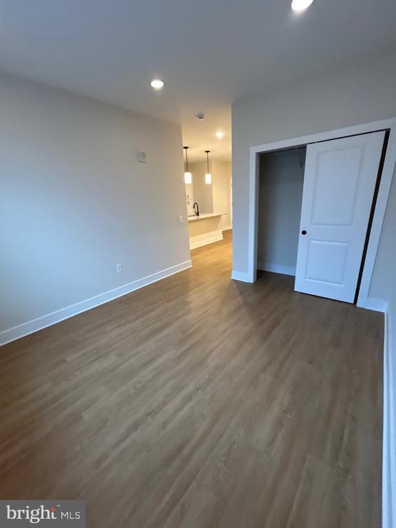 Building Photo - 624 Main St