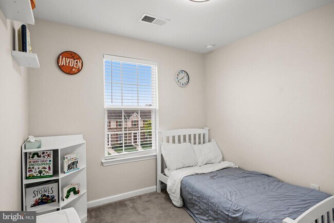Building Photo - 70 Benford Ln
