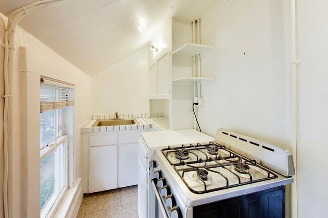 Building Photo - 329 N Ellsworth Ave