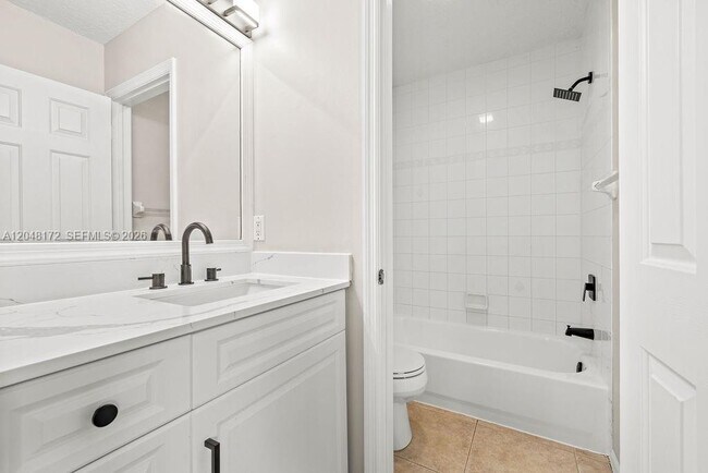 Building Photo - 1542 N Lawnwood Cir