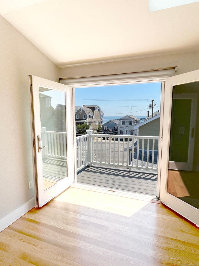 Building Photo - 6 Silver St