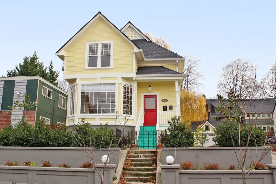 Primary Photo - 2216 NE 15th Ave