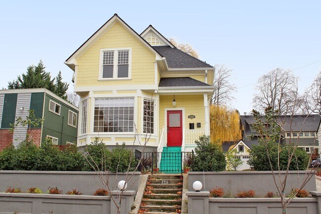 Primary Photo - 2216 NE 15th Ave