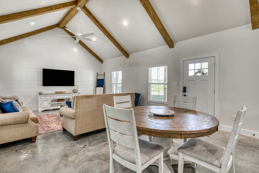 Building Photo - 8300 Lone Star Rd