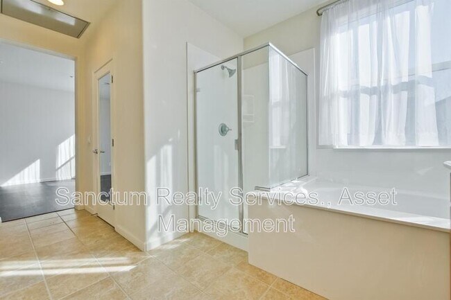 Building Photo - 894 Font Ter