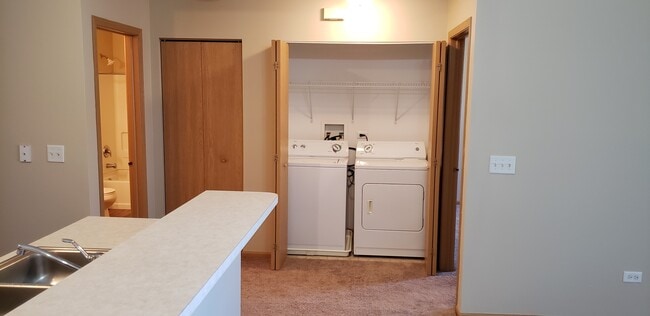 Building Photo - 1819 Silverstone Dr