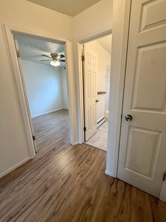 Building Photo - Beautiful 2 Bedroom Town Home! INCLUDED IN RENT: Water/Sewer/Gas/Trash