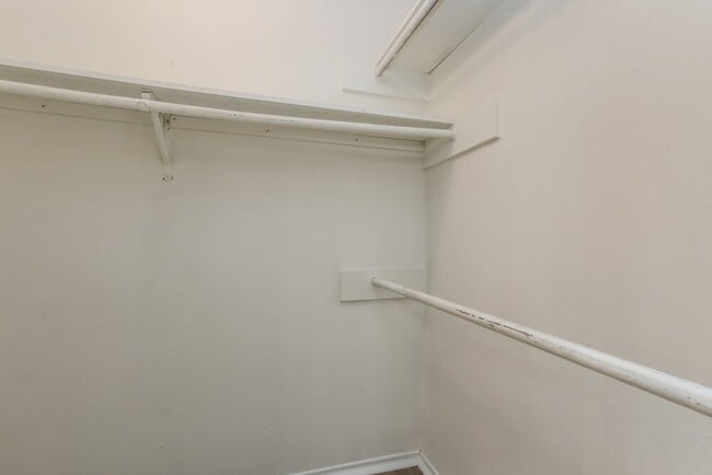 Building Photo - 20030 River Brook Dr