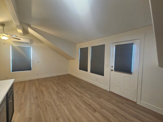 Building Photo - 14000 14000 S