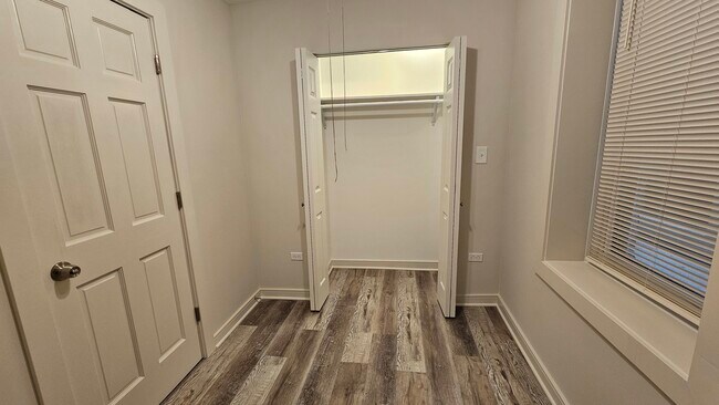 Building Photo - 2216 W 21st Pl