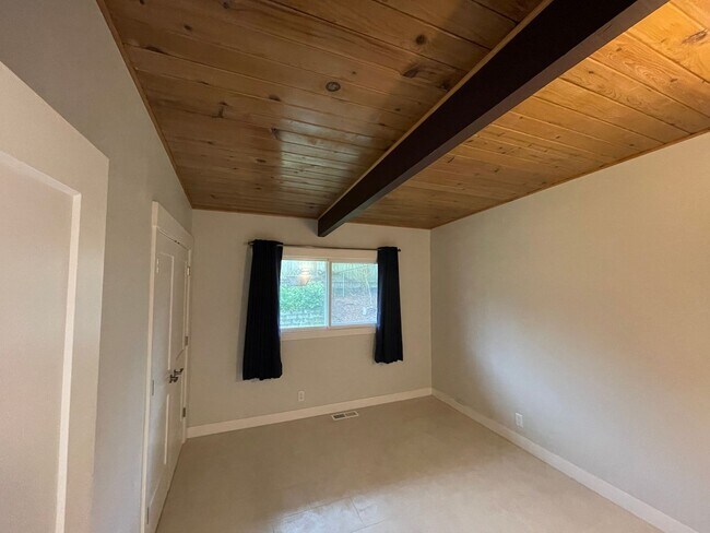 Building Photo - Spacious 4 Bed / 3 Bath Remodeled Rambler | Large Yard + Outbuildings + Minutes to Marina Desirab...