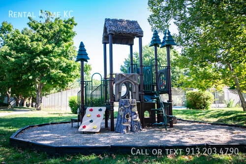 Building Photo - 10965 Gillette-