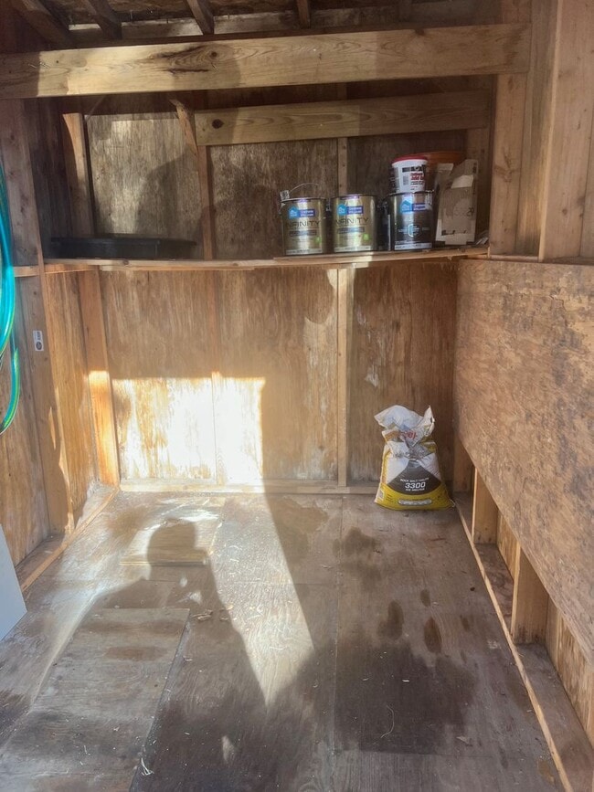 Building Photo - Hickory Street