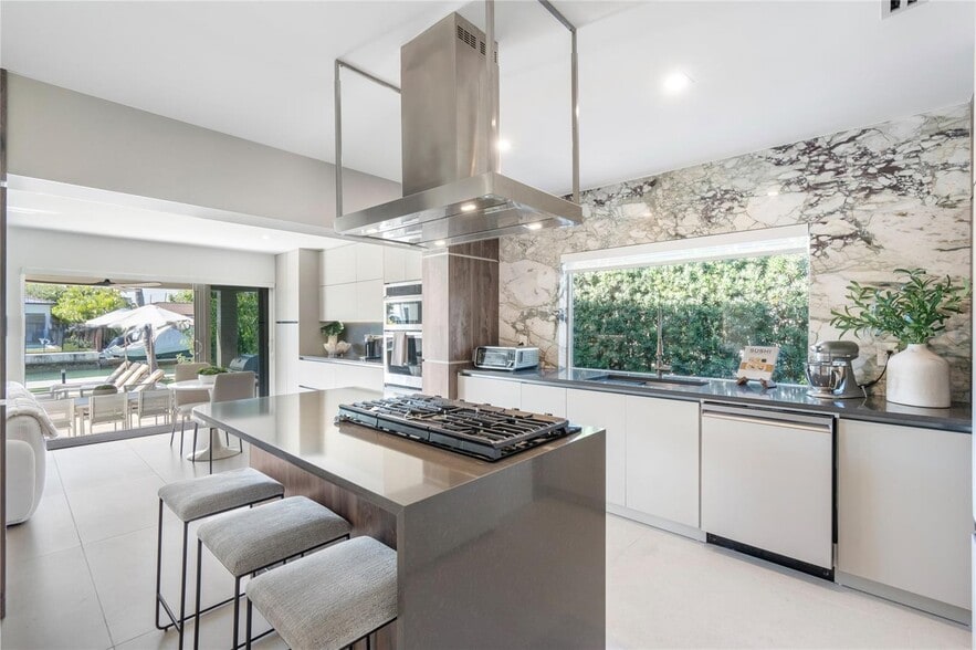 Building Photo - 7810 Hawthorne Ave