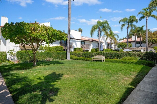 Building Photo - Fully Remodeled 2 Bed, 2 Bath East Beach T...