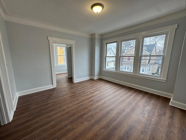 Building Photo - 55 Schley St